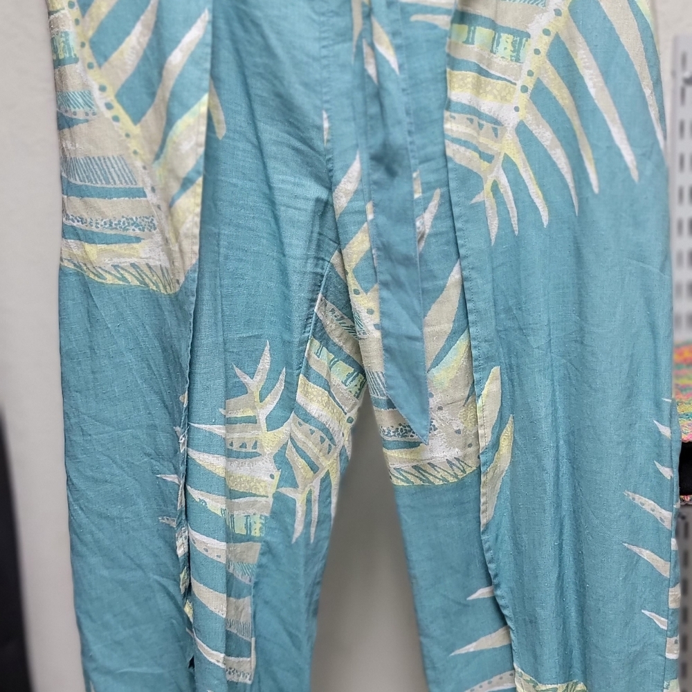 Patagonia WRAP CROP L PANTS SOFT TEAL , BEIGH YELLOW NEW NO TAGS NEVER WORN